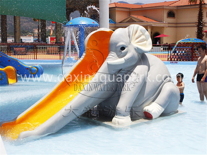les travaux préparatoires avant l'ouverture du parc aquatique